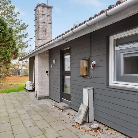 Zoelestine - 1km From The Sea By Interhome Hals
