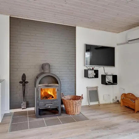 Zoelestine - 1km From The Sea By Interhome Hals